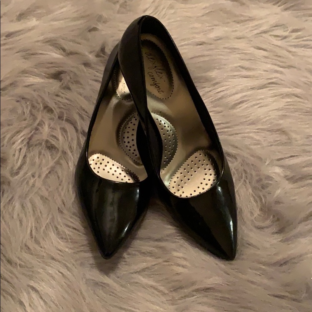 Dexflex comfort black pumps (low heels).